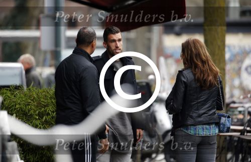 Amsterdam 22 maart 2016 
Kevin Strootman met zijn vriendin Thara Pols op de cornelis schuytstraat. Kevin en Ruud Gullit