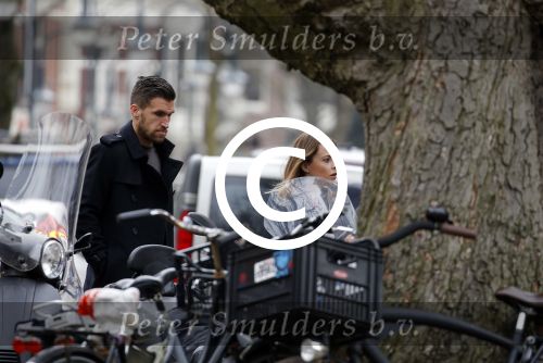 Amsterdam 22 maart 2016 
Kevin Strootman met zijn vriendin Thara Pols op de cornelis schuytstraat