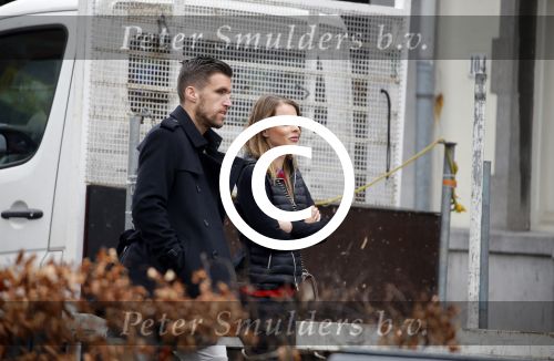 Amsterdam 22 maart 2016 
Kevin Strootman met zijn vriendin Thara Pols op de cornelis schuytstraat