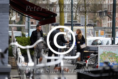 Amsterdam 22 maart 2016 
Kevin Strootman met zijn vriendin Thara Pols op de cornelis schuytstraat. Kevin en Ruud Gullit