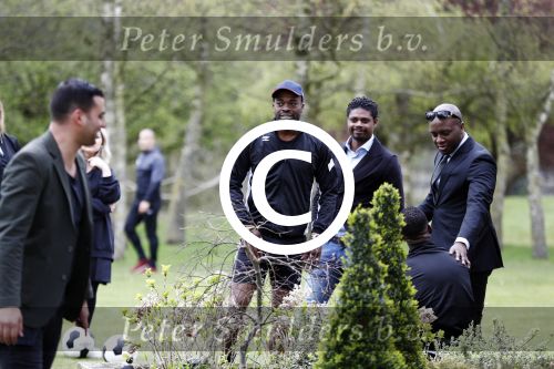 Rotterdam 13 april 2016
Life after Football LAF Voet golf met oa Eljero Elia Najib Amhali Pierre v Hooijdonk Fajah Lourens Joelle Witschge Ramon Beuk Evgeniy Levchencko Michael Mols Romano Denneboom Kahlid Boularouz en de organisatoren Regi Blinker enSoufian Asafiati. Kew Jaliens
