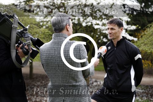 Rotterdam 13 april 2016
Life after Football LAF Voet golf met oa Eljero Elia Najib Amhali Pierre v Hooijdonk Fajah Lourens Joelle Witschge Ramon Beuk Evgeniy Levchencko Michael Mols Romano Denneboom Kahlid Boularouz en de organisatoren Regi Blinker enSoufian Asafiati