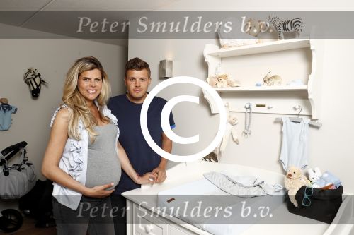 Hilversum 14 april 2016
Jaap Reesema en zijn zwangere vriendin Kim Kotter in de babykamer.