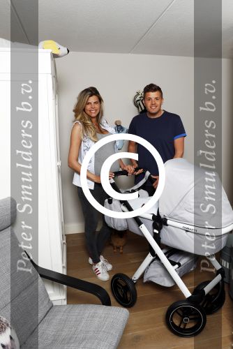 Hilversum 14 april 2016
Jaap Reesema en zijn zwangere vriendin Kim Kotter in de babykamer.