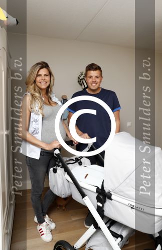 Hilversum 14 april 2016
Jaap Reesema en zijn zwangere vriendin Kim Kotter in de babykamer.