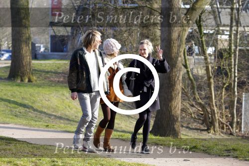 Amsterdam 12 maart 2016 
Lauren Verster met haar nieuwe vriend Jasper Diepeveen en Kimberley Klaver bij de bosbaan.