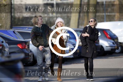 Amsterdam 12 maart 2016 
Lauren Verster met haar nieuwe vriend Jasper Diepeveen en Kimberley Klaver bij de bosbaan.