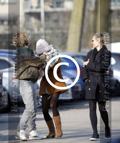 Amsterdam 12 maart 2016 
Lauren Verster met haar nieuwe vriend Jasper Diepeveen en Kimberley Klaver bij de bosbaan.
