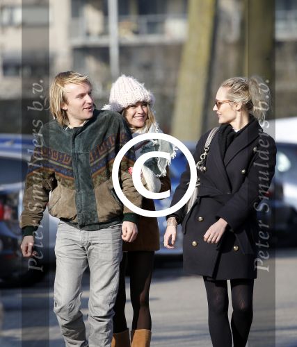 Amsterdam 12 maart 2016 
Lauren Verster met haar nieuwe vriend Jasper Diepeveen en Kimberley Klaver bij de bosbaan.