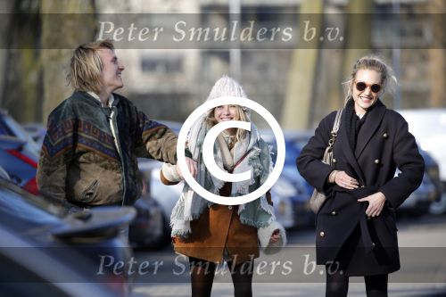 Amsterdam 12 maart 2016 
Lauren Verster met haar nieuwe vriend Jasper Diepeveen en Kimberley Klaver bij de bosbaan.