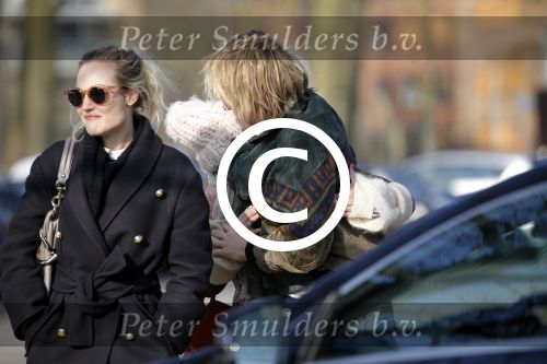 Amsterdam 12 maart 2016 
Lauren Verster met haar nieuwe vriend Jasper Diepeveen en Kimberley Klaver bij de bosbaan.