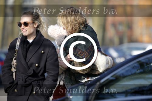 Amsterdam 12 maart 2016 
Lauren Verster met haar nieuwe vriend Jasper Diepeveen en Kimberley Klaver bij de bosbaan.