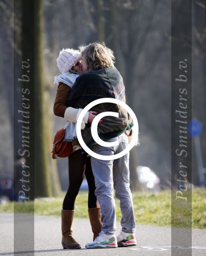 Amsterdam 12 maart 2016 
Lauren Verster met haar nieuwe vriend Jasper Diepeveen en Kimberley Klaver bij de bosbaan.