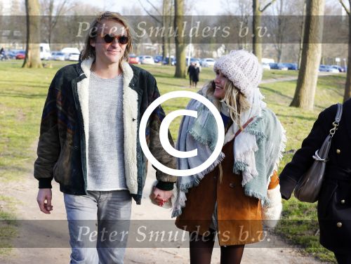 Amsterdam 12 maart 2016 
Lauren Verster met haar nieuwe vriend Jasper Diepeveen en Kimberley Klaver bij de bosbaan.