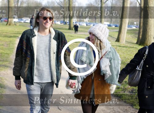 Amsterdam 12 maart 2016 
Lauren Verster met haar nieuwe vriend Jasper Diepeveen en Kimberley Klaver bij de bosbaan.