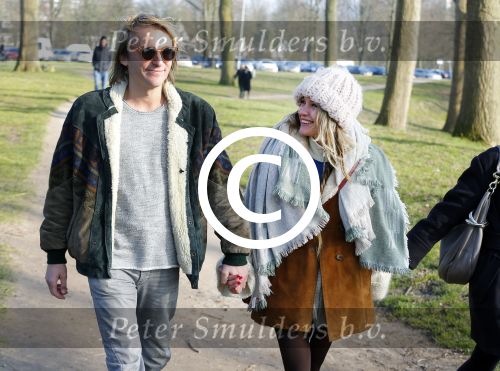 Amsterdam 12 maart 2016 
Lauren Verster met haar nieuwe vriend Jasper Diepeveen en Kimberley Klaver bij de bosbaan.