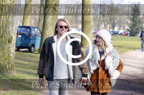 Amsterdam 12 maart 2016 
Lauren Verster met haar nieuwe vriend Jasper Diepeveen en Kimberley Klaver bij de bosbaan.