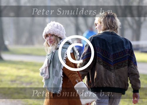 Amsterdam 12 maart 2016 
Lauren Verster met haar nieuwe vriend Jasper Diepeveen en Kimberley Klaver bij de bosbaan.