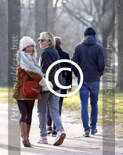 Amsterdam 12 maart 2016 
Lauren Verster met haar nieuwe vriend Jasper Diepeveen en Kimberley Klaver bij de bosbaan.