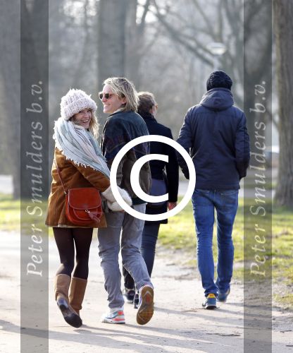 Amsterdam 12 maart 2016 
Lauren Verster met haar nieuwe vriend Jasper Diepeveen en Kimberley Klaver bij de bosbaan.