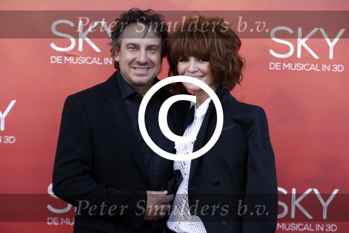 Amsterdam  3 april 2016
Premiere musical Sky in het Amsterdam theater.
Marco Borsato met zijn vrouw Leontine en kinderen Luca Senna en Jada