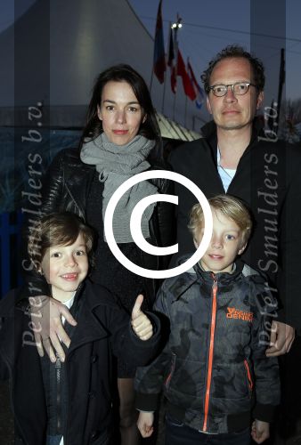 Amsterdam 17 maart 2016
Premiere circus du soleil bij amsterdam arena.
Liesbeth Staats, partner Jasper Henderson en kinderen David en Louis