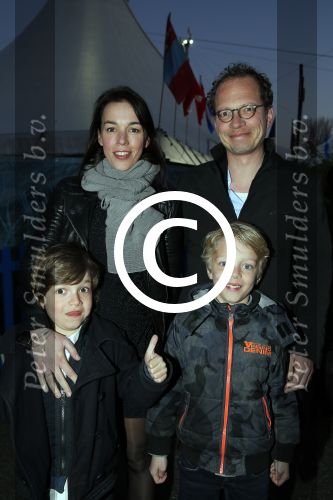 Amsterdam 17 maart 2016
Premiere circus du soleil bij amsterdam arena.
Liesbeth Staats, partner Jasper Henderson en kinderen David en Louis