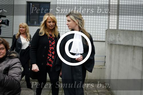 Amsterdam 5 april 2016
Rechtszaak Arrold v d Hurk bijgestaan door Peter Plasman tegen Miljoenenjacht. Linda de Mol werd gehoord als getuige. De dochter van Anita Meijer Patty de Leeuwe was advocaat van Linda.
De rechtszaak was in de rechtbank op de parnassusweg. Xenia Kasper ( manager linda) is er ook bij.
