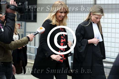 Amsterdam 5 april 2016
Rechtszaak Arrold v d Hurk bijgestaan door Peter Plasman tegen Miljoenenjacht. Linda de Mol werd gehoord als getuige. De dochter van Anita Meijer Patty de Leeuwe was advocaat van Linda.
De rechtszaak was in de rechtbank op de parnassusweg. Xenia Kasper ( manager linda) is er ook bij.