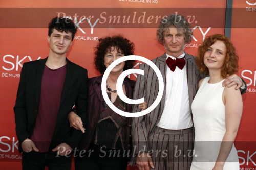Amsterdam  3 april 2016
Premiere musical Sky in het Amsterdam theater.
ouders Lisse Knaapen