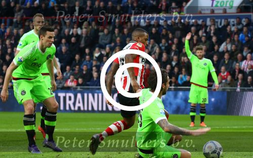 Eindhoven, 20 Maart 2016 Kompetitiewedstrijd PSV-AJAX, eindstand 0-2
Luciano Narsingh in duel met Mitchell Dijks