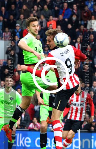 Eindhoven, 20 Maart 2016
Kompetitiewedstrijd PSV-AJAX, eindstand 0-2
Luuk de Jong in duel met Mitchell Dijks