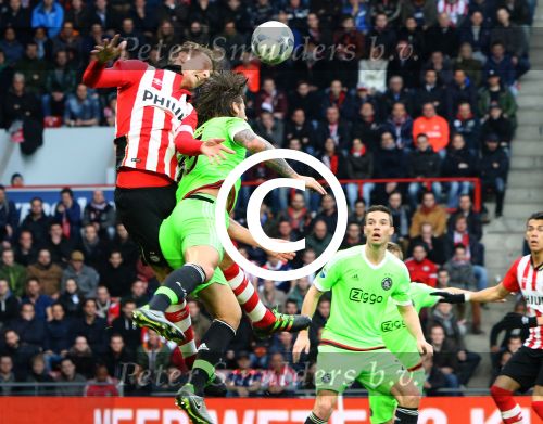 Eindhoven, 20 Maart 2016
Kompetitiewedstrijd PSV-AJAX, eindstand 0-2
Luuk de Jong in duel met Mitchell Dijks