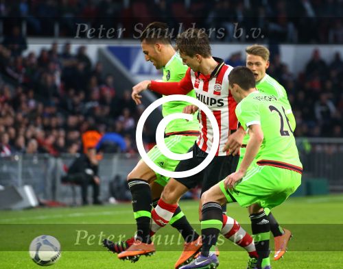 Eindhoven, 20 Maart 2016 Kompetitiewedstrijd PSV-AJAX, eindstand 0-2
Luuk de Jong in duel met Nick Viergever Nemanja Gudelj