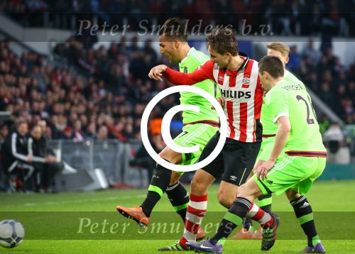 Eindhoven, 20 Maart 2016 Kompetitiewedstrijd PSV-AJAX, eindstand 0-2
Luuk de Jong in duel met Nick Viergever Nemanja Gudelj