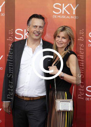 Amsterdam  3 april 2016
Premiere musical Sky in het Amsterdam theater.
Marcel Stolk met vrouw