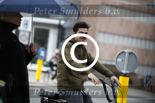 Amsterdam 14 april 2016 
Jasper of Marius Gottlieb op de fiets in amsterdam zuid