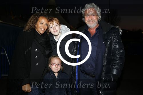 Amsterdam 17 maart 2016
Premiere circus du soleil bij amsterdam arena.
Mark Teurlings met vrouw Yvette en kinderen