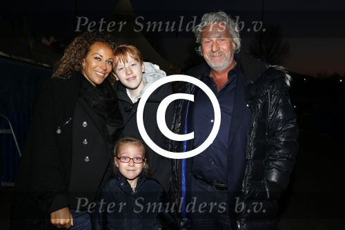 Amsterdam 17 maart 2016
Premiere circus du soleil bij amsterdam arena.
Mark Teurlings met vrouw Yvette en kinderen