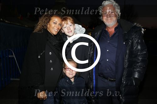 Amsterdam 17 maart 2016
Premiere circus du soleil bij amsterdam arena.
Mark Teurlings met vrouw Yvette en kinderen