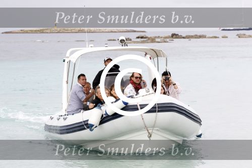 Ibiza 3 juni 2011
Mark v d Loo en Robine v d Meer trouwen op het eilandje Es Palmador in de buurt van ibiza.. Ze kwamen met de boot Cala Minor daar naartoe.
Peter Smulders bv