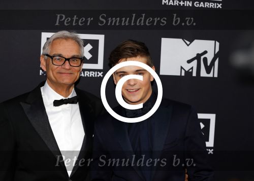 Amsterdam 11 april 2016
Premiere documentaire Martin Garrix in tuschinski. Martin met zijn  vader