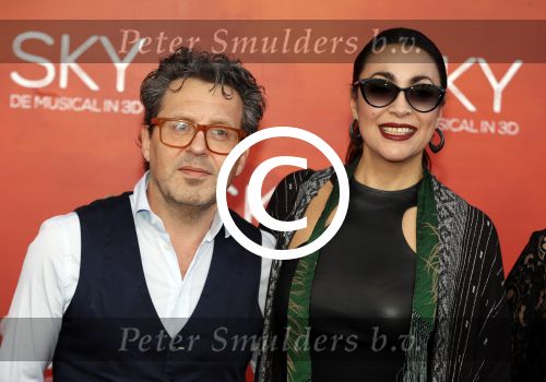 Amsterdam  3 april 2016
Premiere musical Sky in het Amsterdam theater.
Suzanne en Monique Klemann met partners