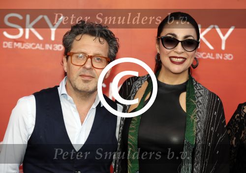 Amsterdam  3 april 2016
Premiere musical Sky in het Amsterdam theater.
Suzanne en Monique Klemann met partners