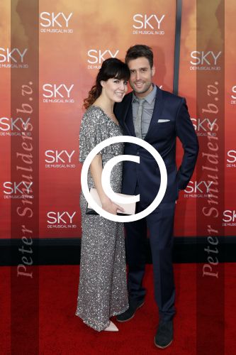 Amsterdam  3 april 2016
Premiere musical Sky in het Amsterdam theater. Nick Schilder met zijn vriendin/vrouw