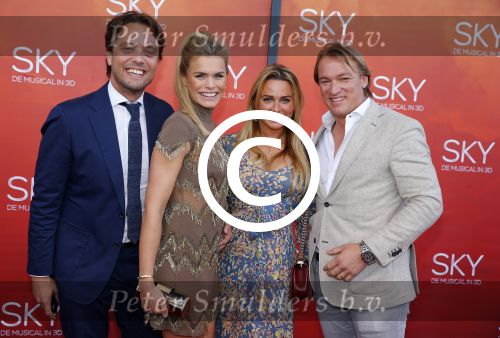 Amsterdam  3 april 2016
Premiere musical Sky in het Amsterdam theater.
Nicolette van Dam met man Bas Smit