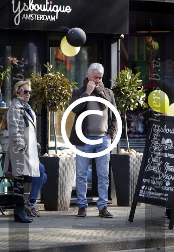 Amsterdam 12 maart 2016 
Nina Brink met dochter kleinzoon en Pieter Storms in Amsterdam zuid.