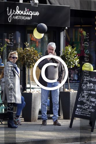 Amsterdam 12 maart 2016 
Nina Brink met dochter kleinzoon en Pieter Storms in Amsterdam zuid.
