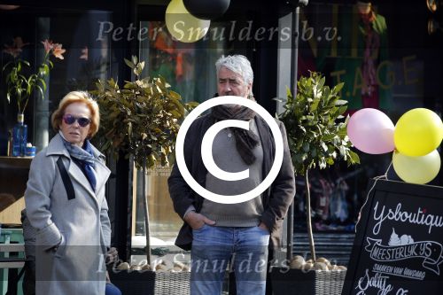 Amsterdam 12 maart 2016 
Nina Brink met dochter kleinzoon en Pieter Storms in Amsterdam zuid.