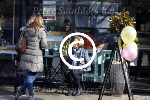 Amsterdam 12 maart 2016 
Nina Brink met dochter kleinzoon en Pieter Storms in Amsterdam zuid.